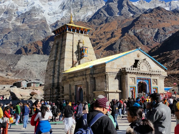 A crowd of people visiting the Kedarnath Temple in the Himalayan mountains